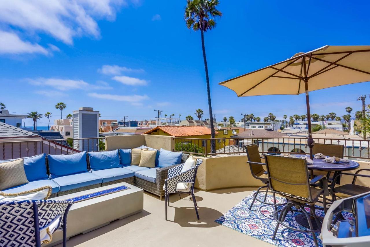 Stunning Ocean View W Rooftop Terrace, Firepit, Fast Wifi, Ac & Parking! Casa de férias *
