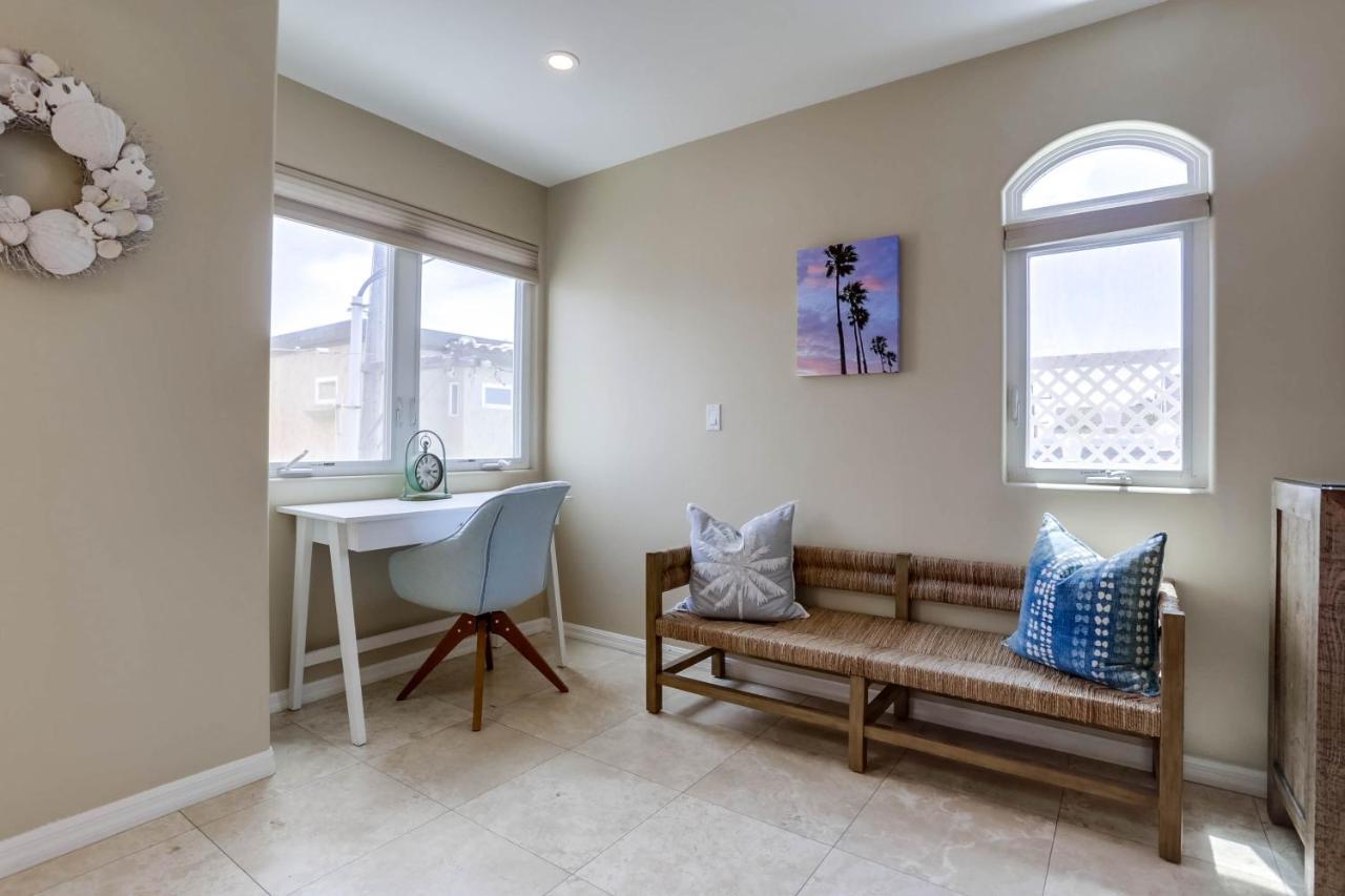 Stunning Ocean View W Rooftop Terrace, Firepit, Fast Wifi, Ac & Parking! Casa de férias